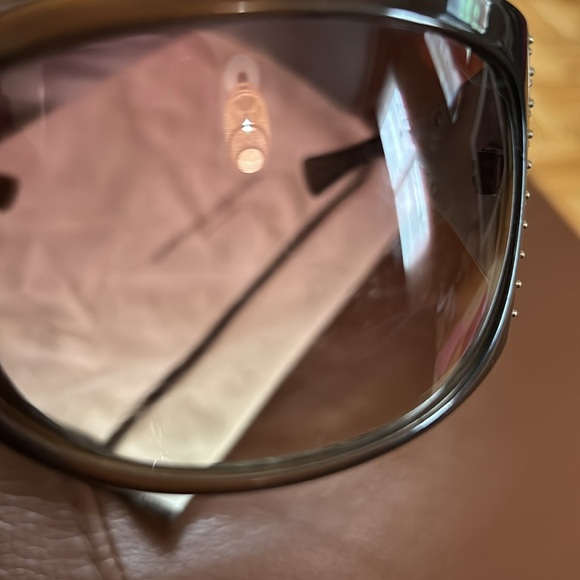 Carolina Herrera brown sunglasses with case - Picture 4 of 8